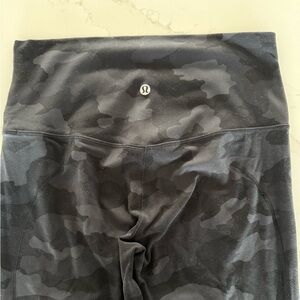 Lululemon Align 25” Scallop Hem Black Camo Leggings. Size 8.